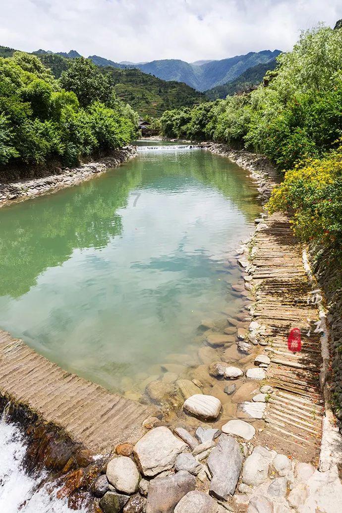 there are many Ⅰakes on the mountain改为一般疑问句并作否定回答?-专业有问必答平台
